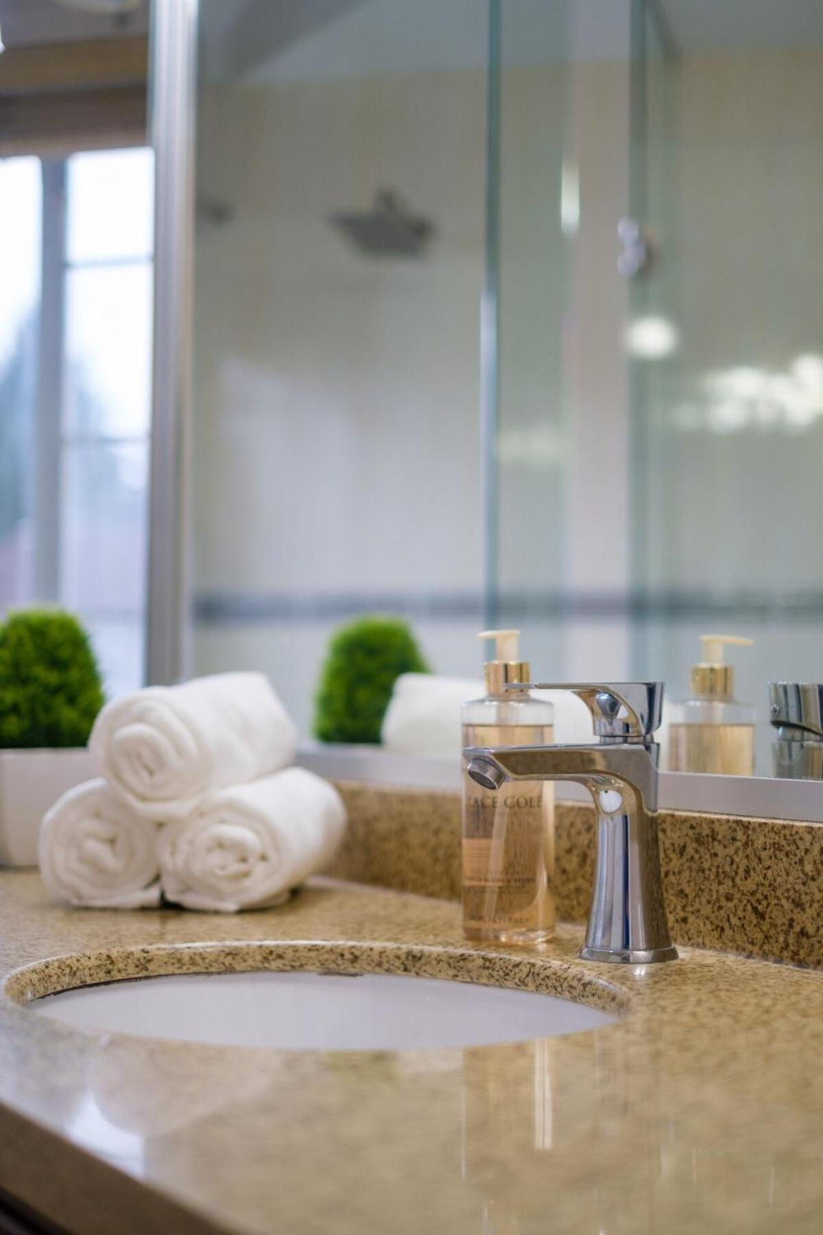 Spacious 4Br W Ensuites Mins To Downtown Yvr Ubc Vancouver Eksteriør bilde