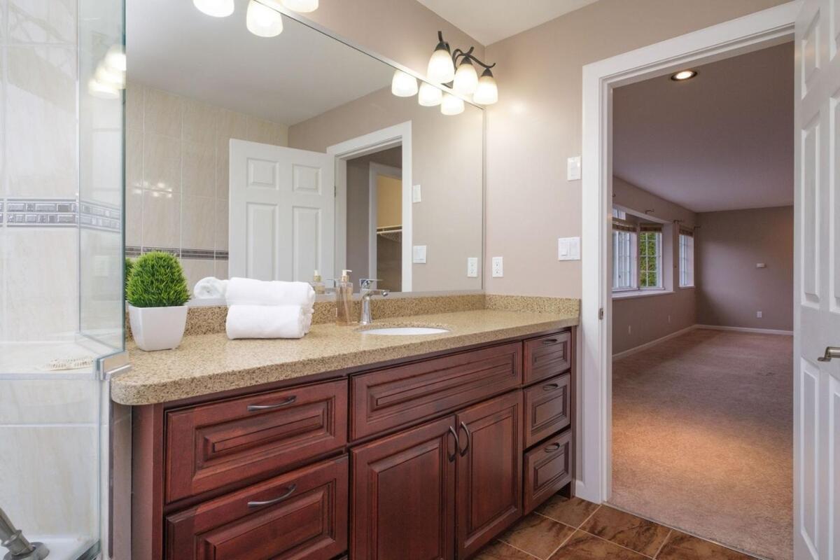 Spacious 4Br W Ensuites Mins To Downtown Yvr Ubc Vancouver Eksteriør bilde