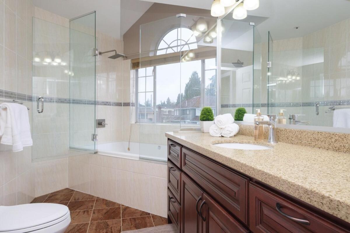 Spacious 4Br W Ensuites Mins To Downtown Yvr Ubc Vancouver Eksteriør bilde